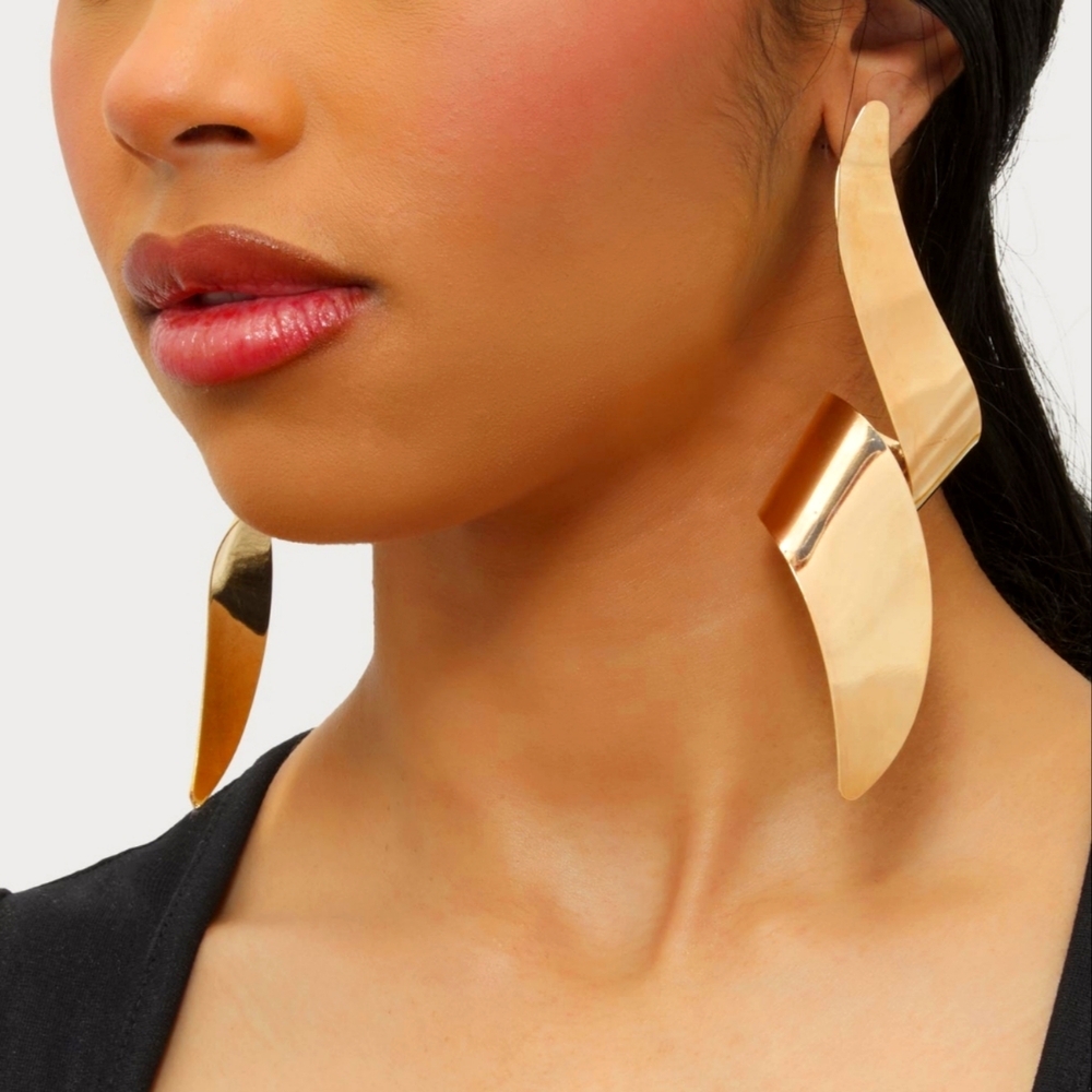 Elegant Gold Statement Earrings